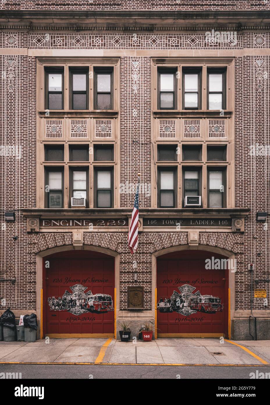 Fire station new york city hi-res stock photography and images - Alamy