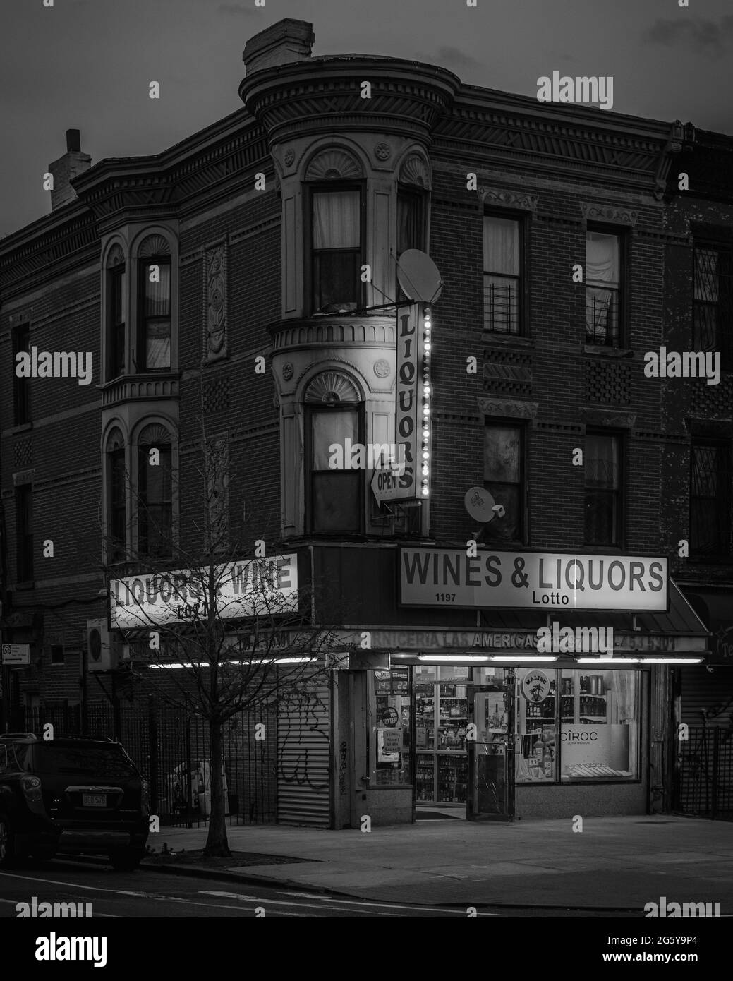 Liquor store Black and White Stock Photos & Images Alamy