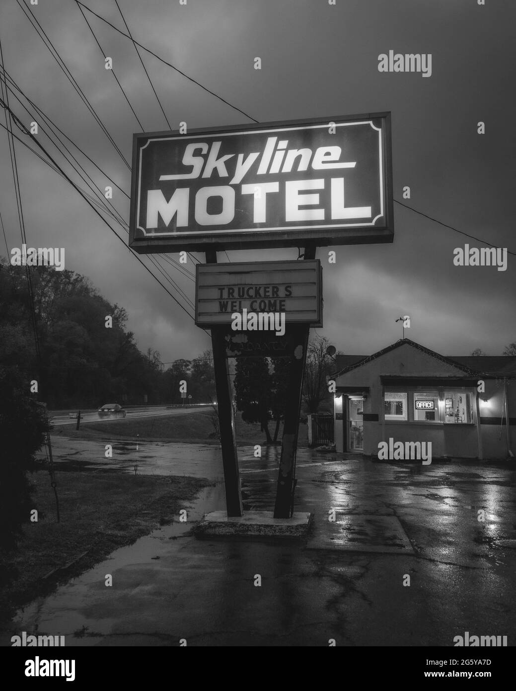 Skyline Motel sign on a rainy night, in Roanoke, Virginia Stock Photo