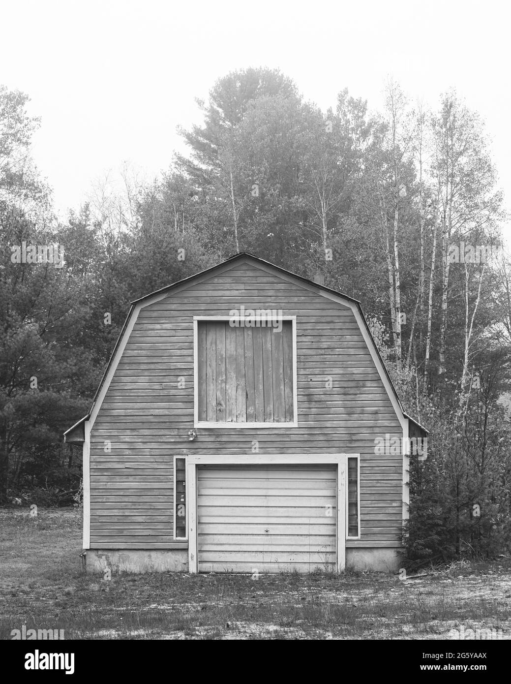 An old garage with autumn color in Hanover, Maine Stock Photo