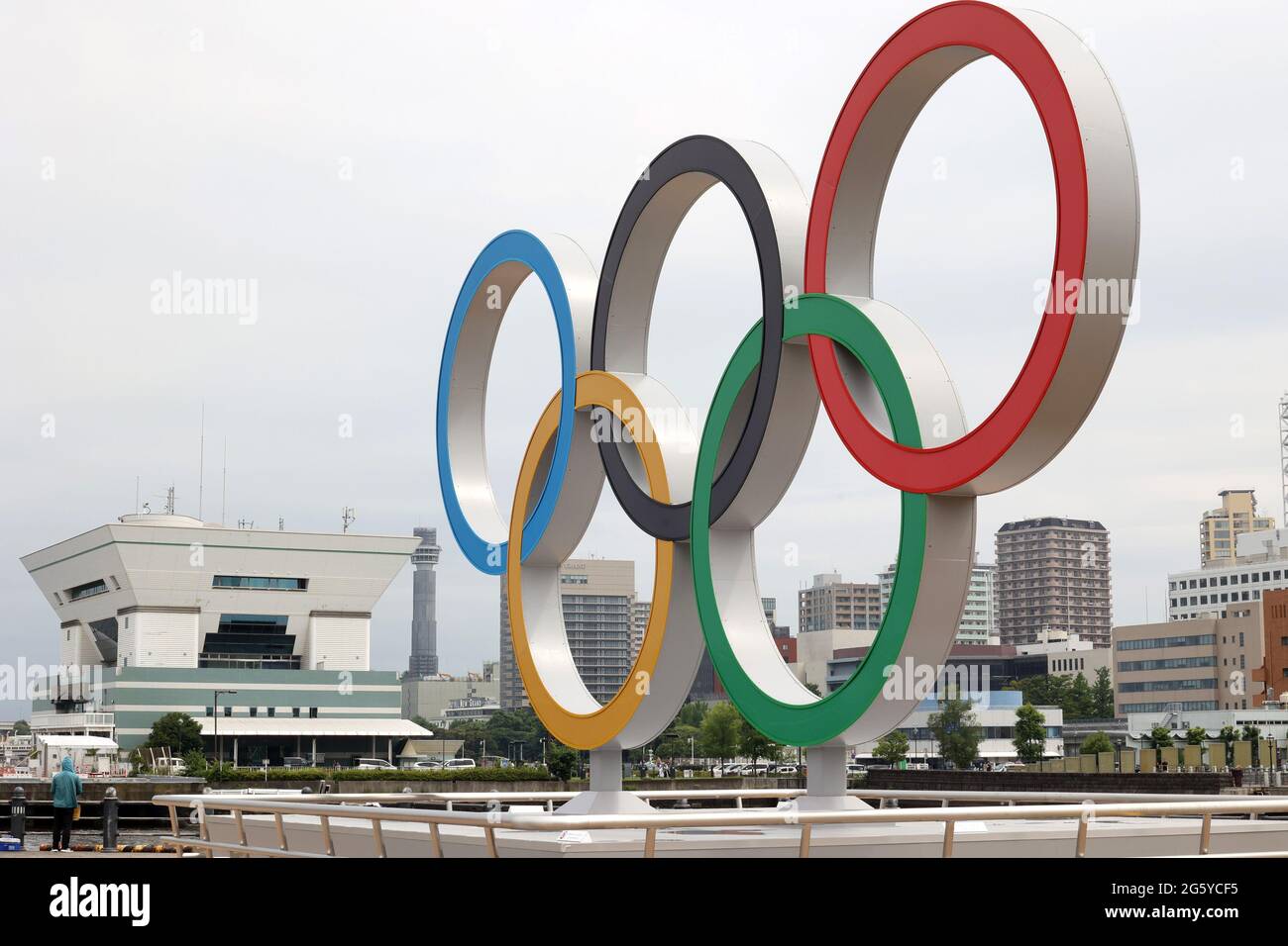 Yokohama Japan 30th June 21 A Large Monument Of The Olympic Rings Is Displayed At A Port City Of Yokohama Suburban Tokyo On Wednesday June 30 21 As The Olympic Torch Relay