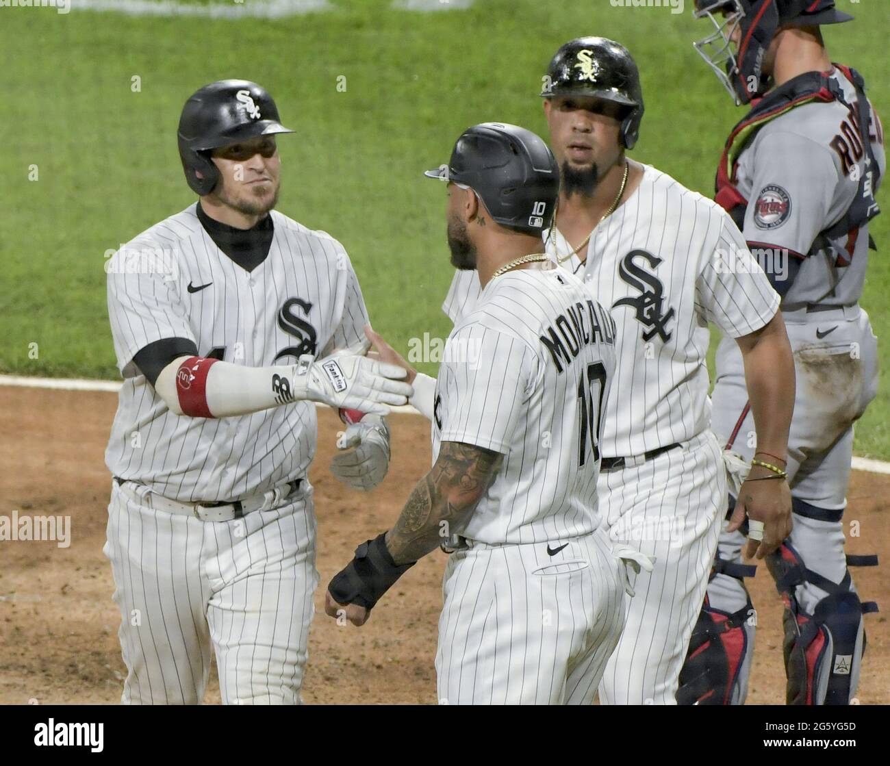 dealer telescope Scully Chicago, United States. 30th June, 2021. Chicago White Sox Yasmani Grandal ( 24), Yoan Moncada (10) and Jose Abreu (79) celebrate Grandal's three run home run against the Minnesota Twins during the fifth dealer telescope Scully Chicago, United States. 30th June, 2021. Chicago White Sox Yasmani Grandal ( 24), Yoan Moncada (10) and Jose Abreu (79) celebrate Grandal's three run home run against the Minnesota Twins during the fifth