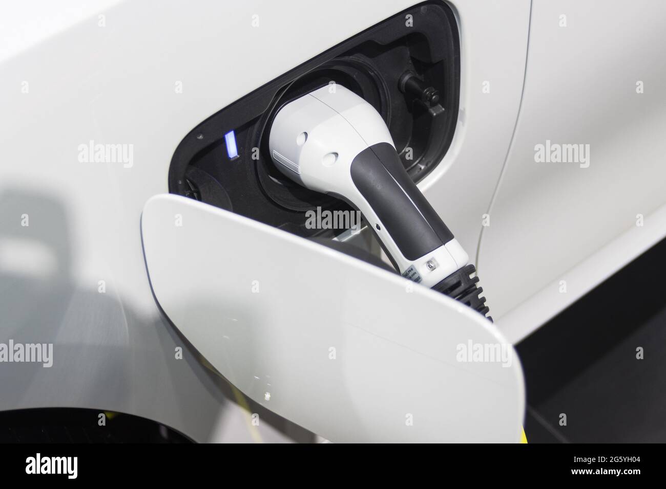 the charging the battery for the car new Automotive Innovations the power supply plugged into an electric car being charged Stock Photo