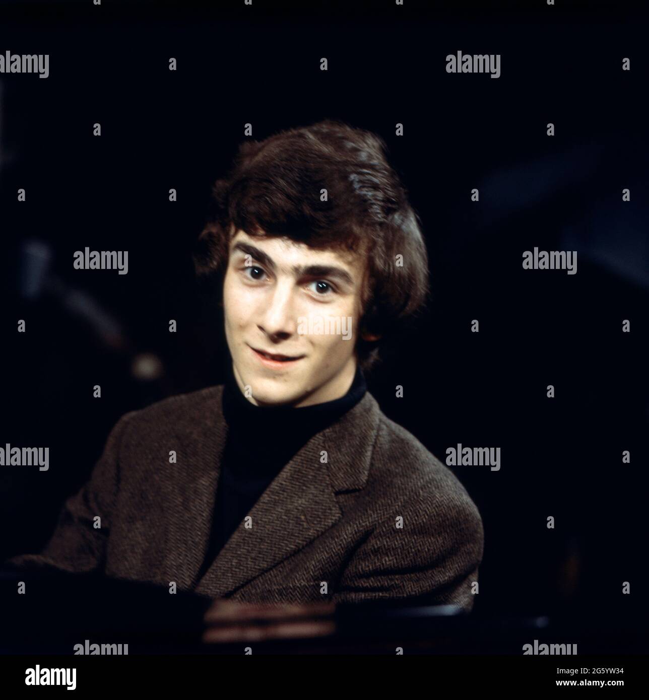 Jeremy Menuhin, amerikanischer Pianist, Sohn des berühmten Geigers Yehudi  Menuhin, Portrait circa 1970. Jeremy Menuhin, American pianist, son of the  famous violinist Yehudi Menuhin, portrait circa 1970 Stock Photo - Alamy