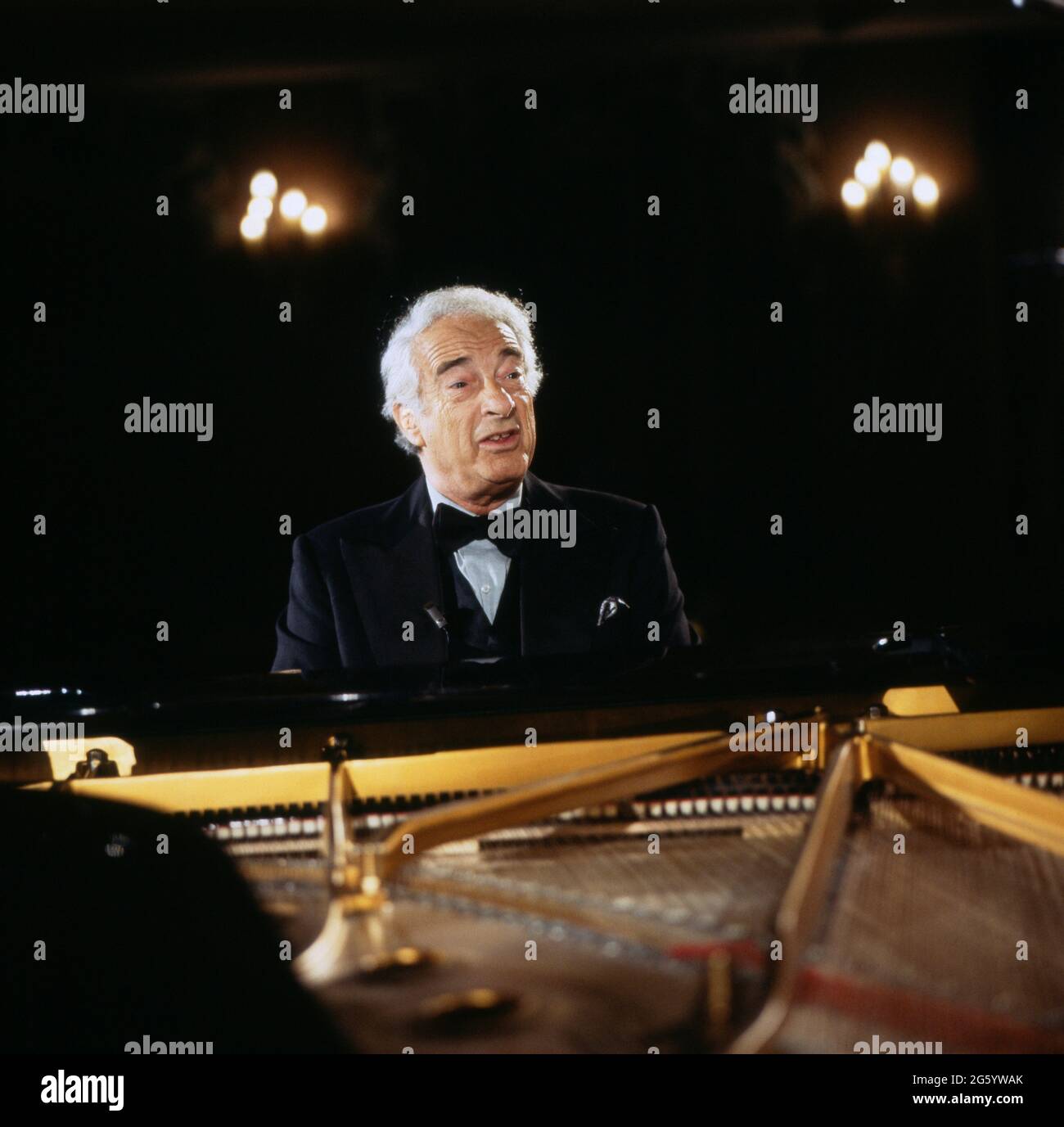 Victor borge was a danish and american comedian hi-res stock photography  and images - Alamy