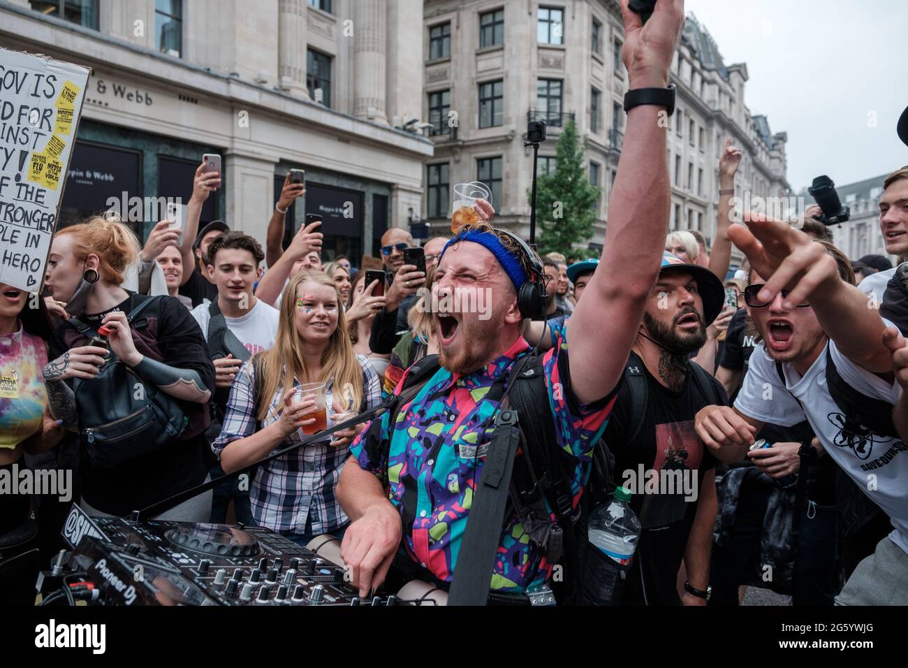 London Rave Screen Bbc did sos hi-res stock photography and images - Alamy