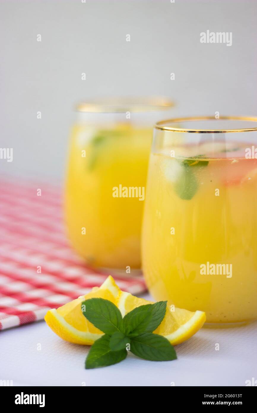 The Surprising Solvent In Your Glass Of Lemonade - tt03rxw