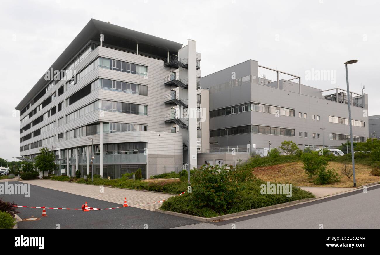 Dresden, Germany. 01st July, 2021. The Infineon company building. Federal Minister of Economics Altmaier visits Infineon and Globalfoundries to discuss microelectronics. Credit: Matthias Rietschel/dpa-Zentralbild/dpa/Alamy Live News Stock Photo