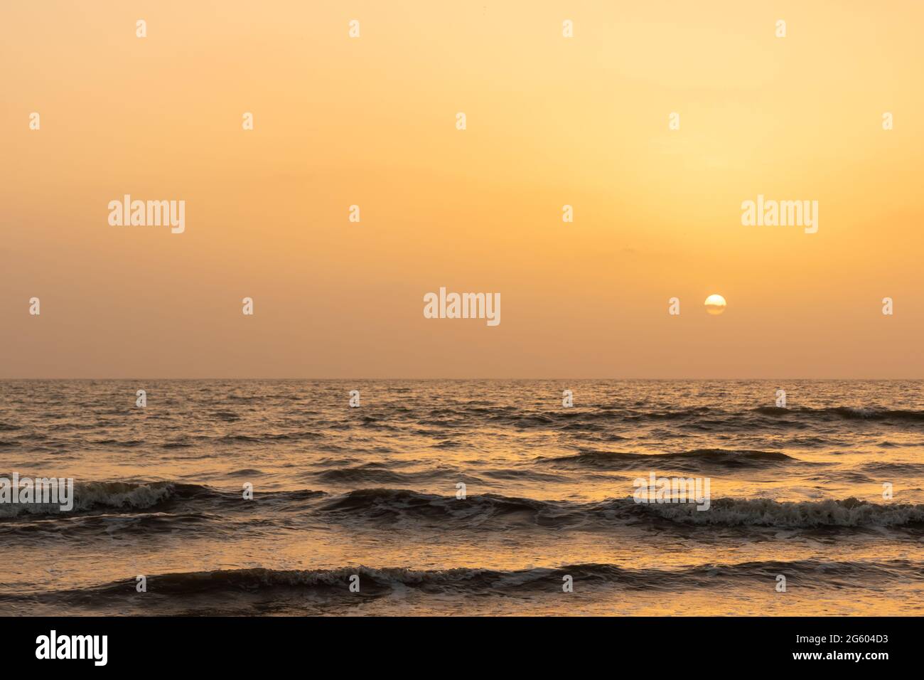 Sea waves wide angle view hi-res stock photography and images - Alamy