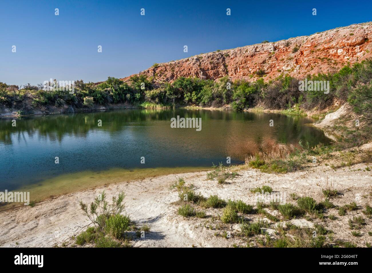 Figure Eight Lake, sinkhole lake aka cenote, limestone reef at Bottomless Lakes State Park, near Roswell, New Mexico, USA Stock Photo