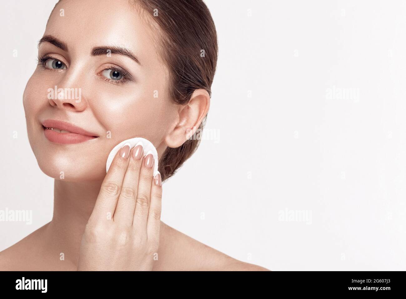 Taking Off Makeup High Resolution Stock Photography and Images - Alamy