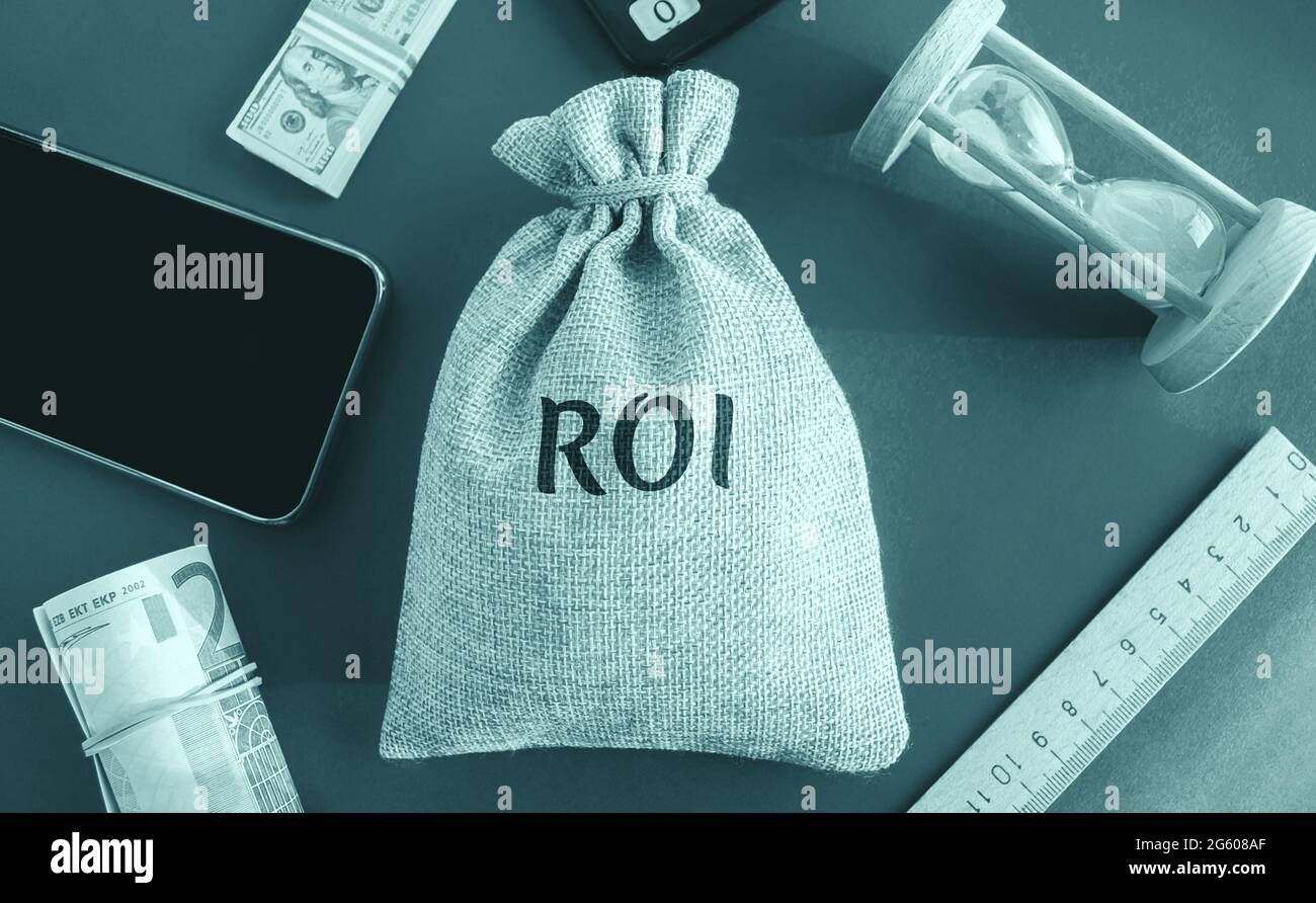 Money bag with the word Roi. Return on investment concept. Profitability and loss-making of investments. ROMI ( Return On Marketing Investment ). Busi Stock Photo