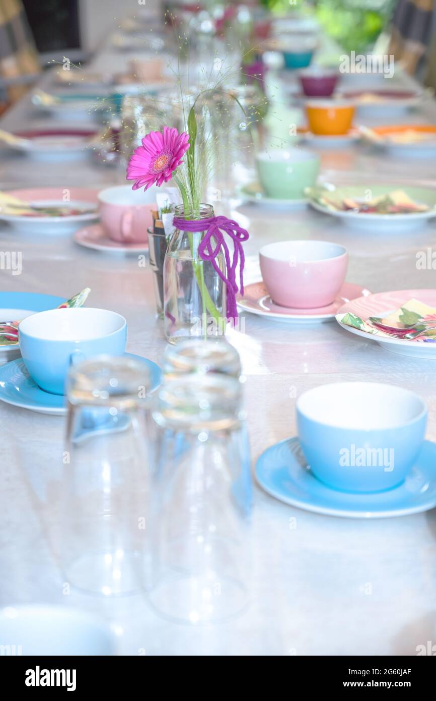 Decorated table setting for a birthday party Stock Photo - Alamy