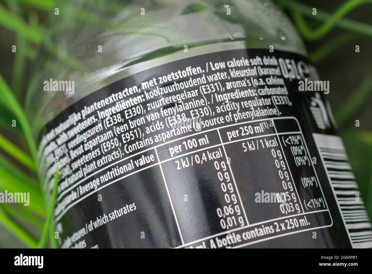 vasketøj på den anden side, Glorious Close-up shot of zero sugar Pepsi Max drink ingredient list showing E  numbers. For food additives, soft drinks, E150d, E950, E951, E338, E330,  E331 Stock Photo - Alamy