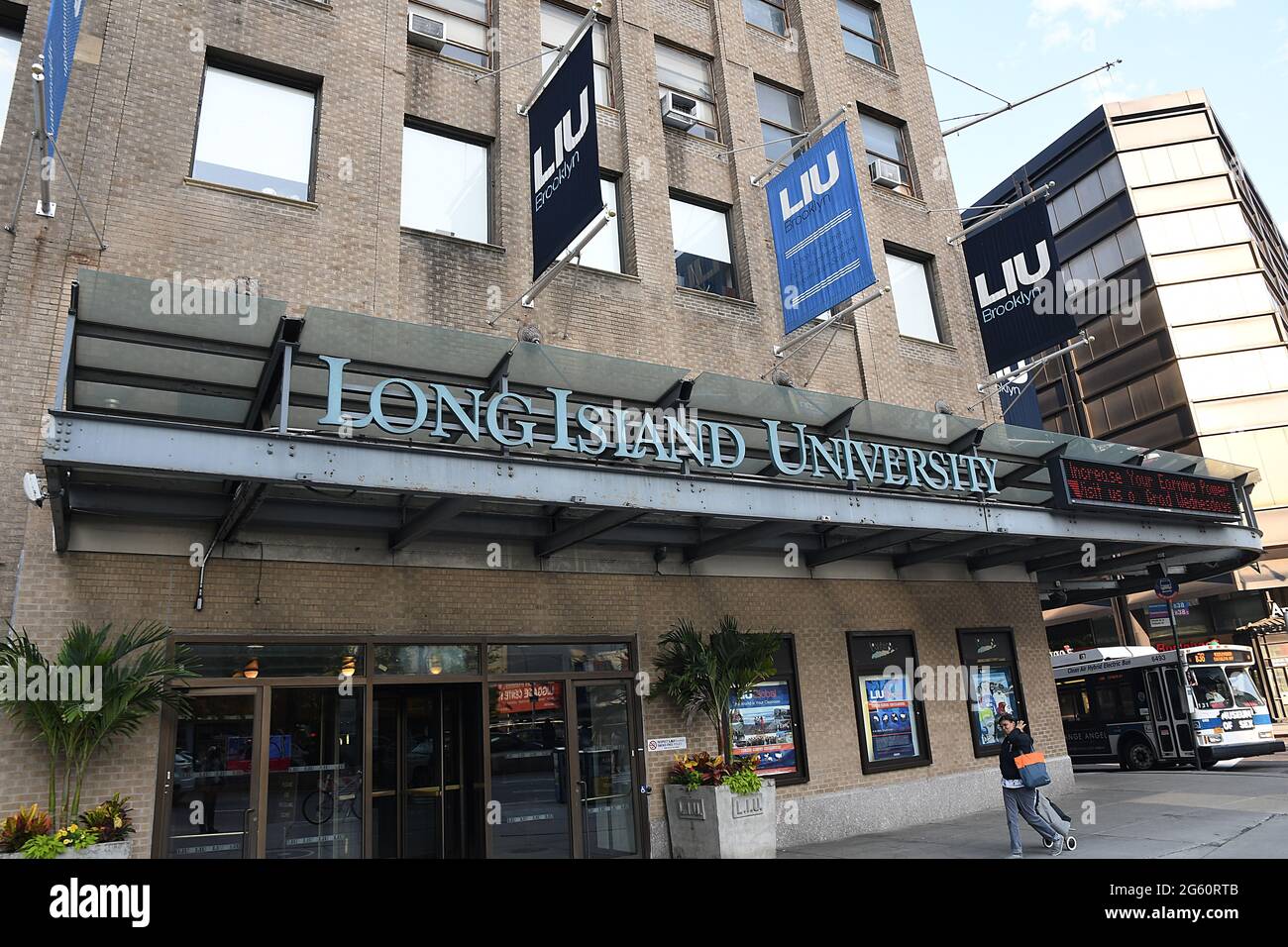 MANHTTAN BROOKLYN NEW YORK CITY NEW YORK USA JUNE 2018 Long manhttan-brooklyn-new-york-city-new-york-usa-june-2018-long