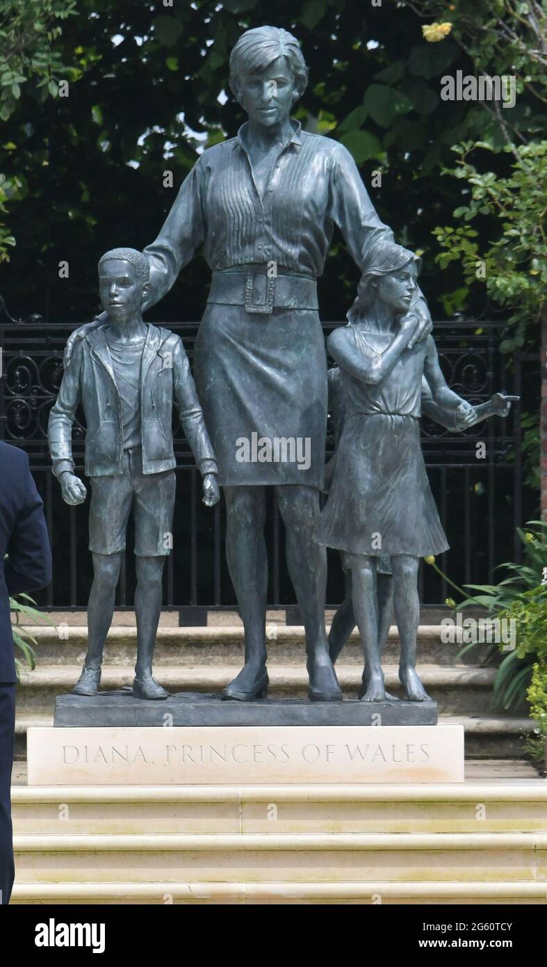 Princess diana statue sunken garden hires stock photography and images