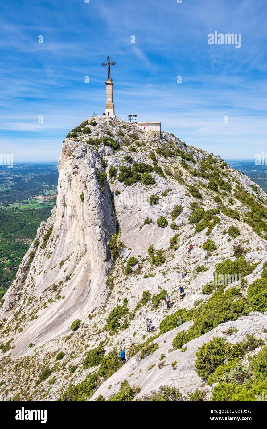 France, Bouches-du-Rhone, Sainte Victoire massif labelled Grand Site de  France, Croix de Provence (alt: 946m) at the western tip of Sainte-Victoire  Mountain Stock Photo - Alamy