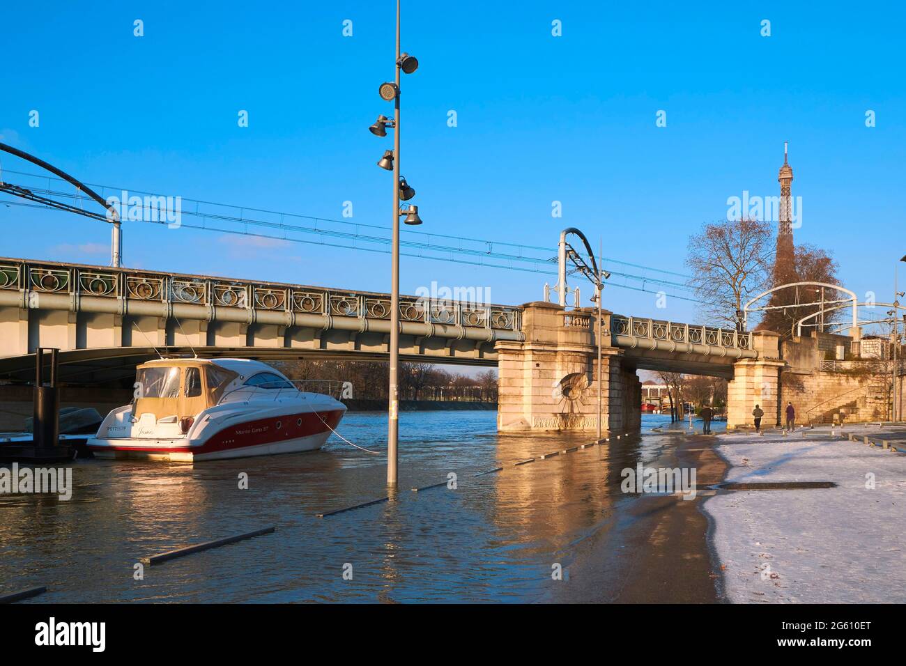 France, Paris, the banks of the Seine river, the flood of the Seine in February 2021, Quai de Javel Stock Photo