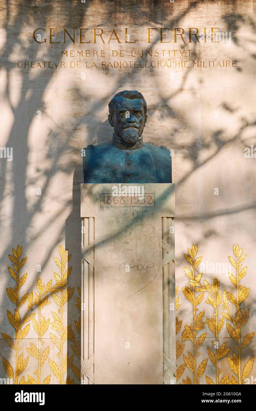 France, Paris, area listed as World Heritage by UNESCO, the Champs de Mars, the Bust of General Gustave Ferrie by Sicard (1933) Stock Photo