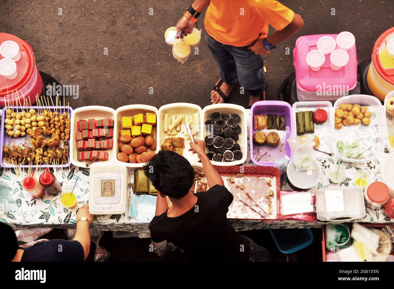 Filipino chef vendor cooking local street food philippine style at