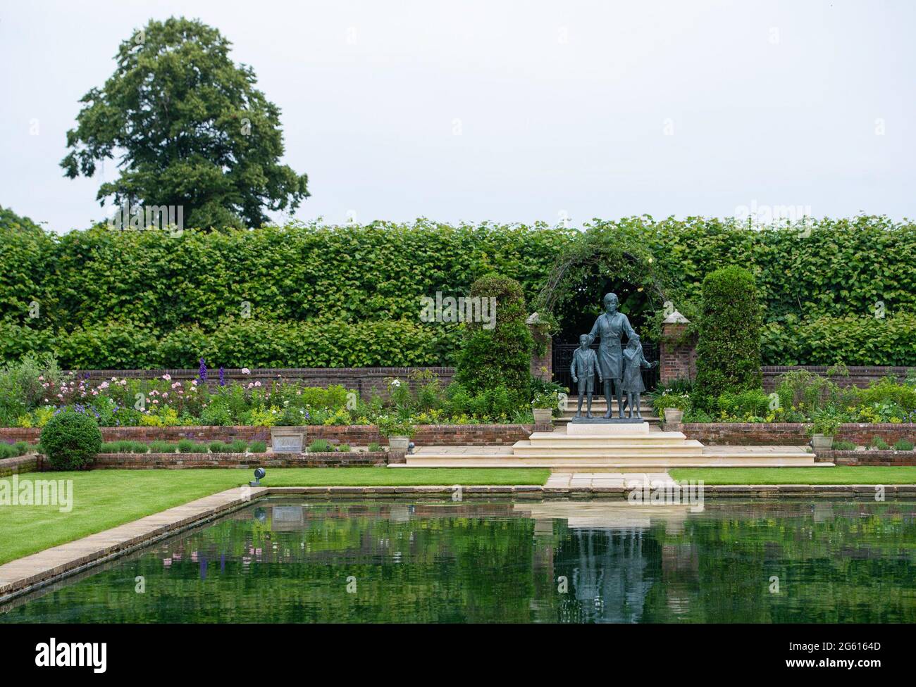 The statue of Diana, Princess of Wales, by artist Ian RankBroadley, in