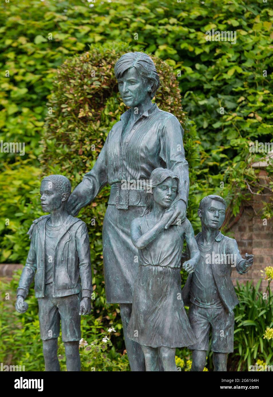 The statue of Diana, Princess of Wales, by artist Ian RankBroadley, in