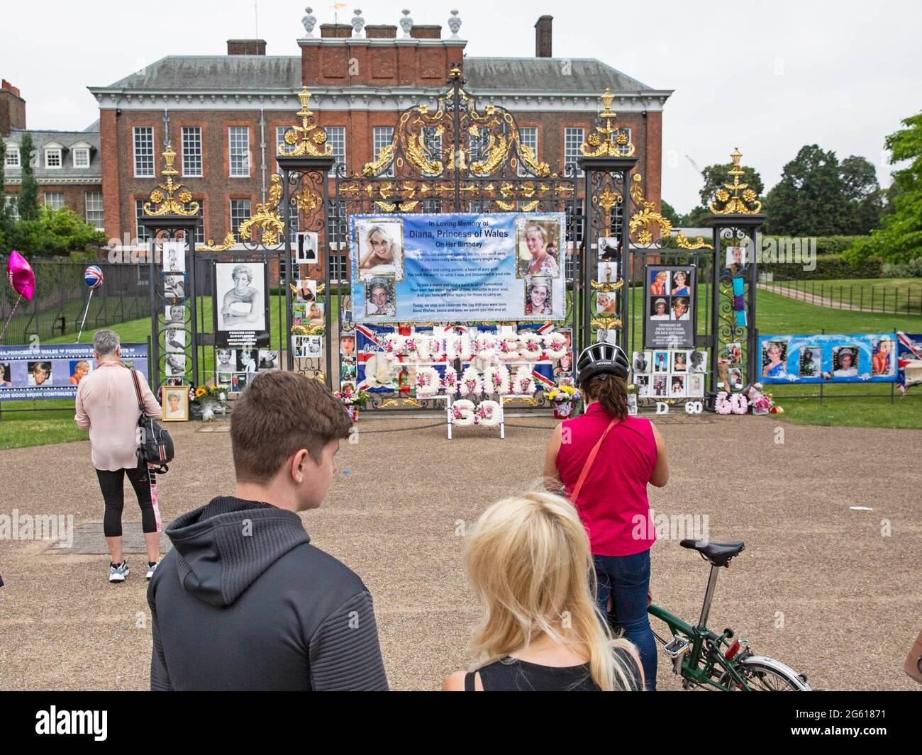 Royal fans gather at Kensington Palace on what would have been the 60th ...