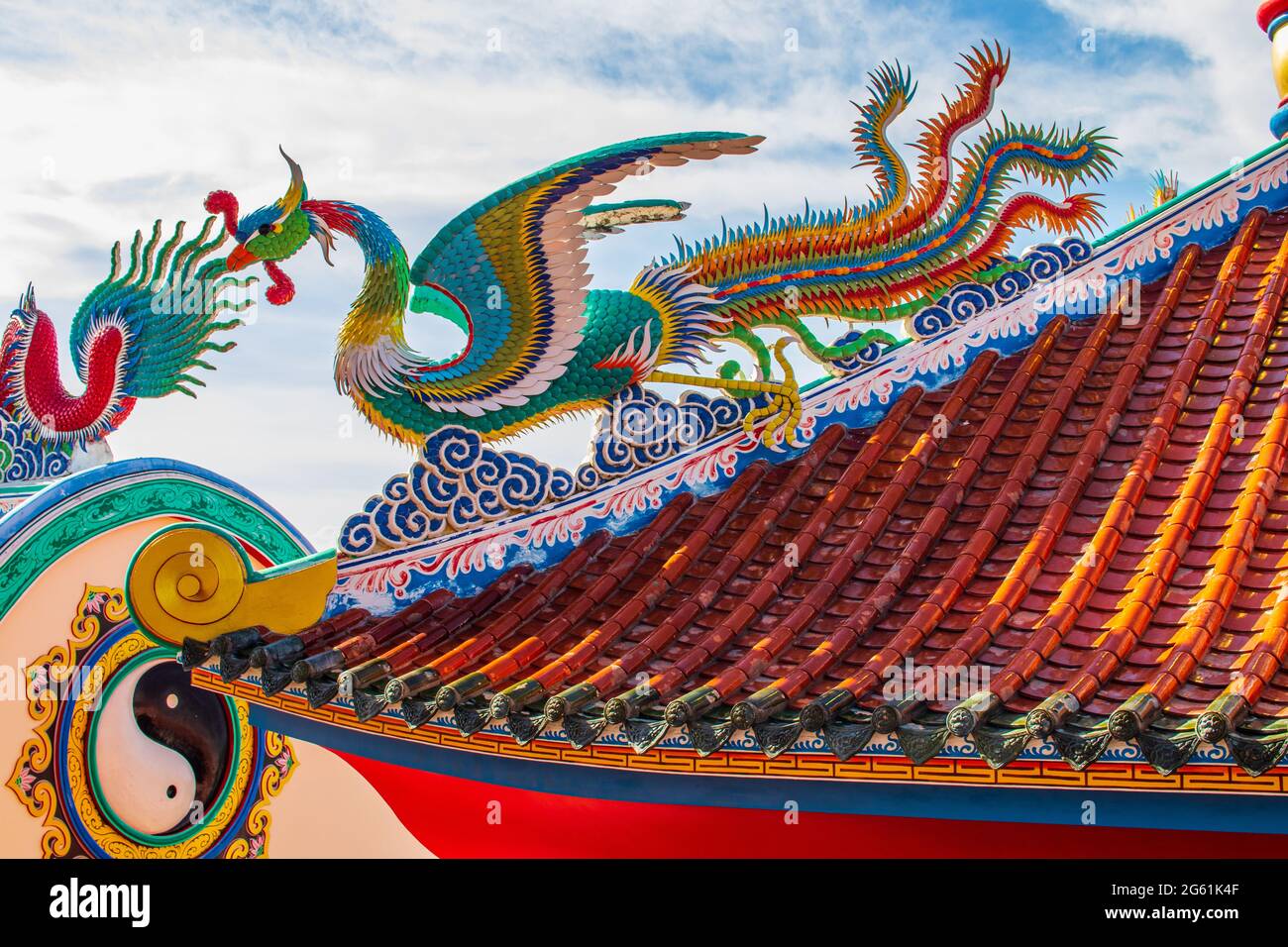 Chinese dragon statue on a roof of a temple Stock Photo