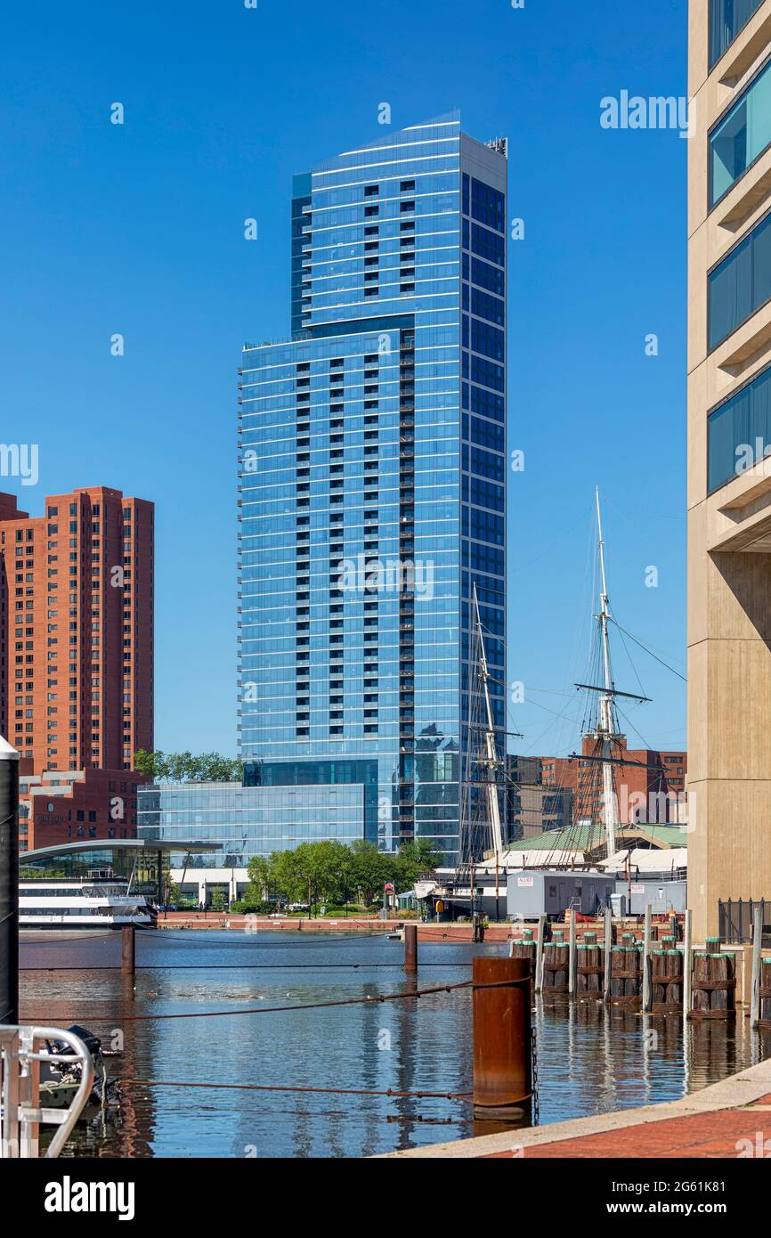 414 Light Street is a 44-story luxury high-rise apartment building in Baltimore's Inner Harbor district. Stock Photo