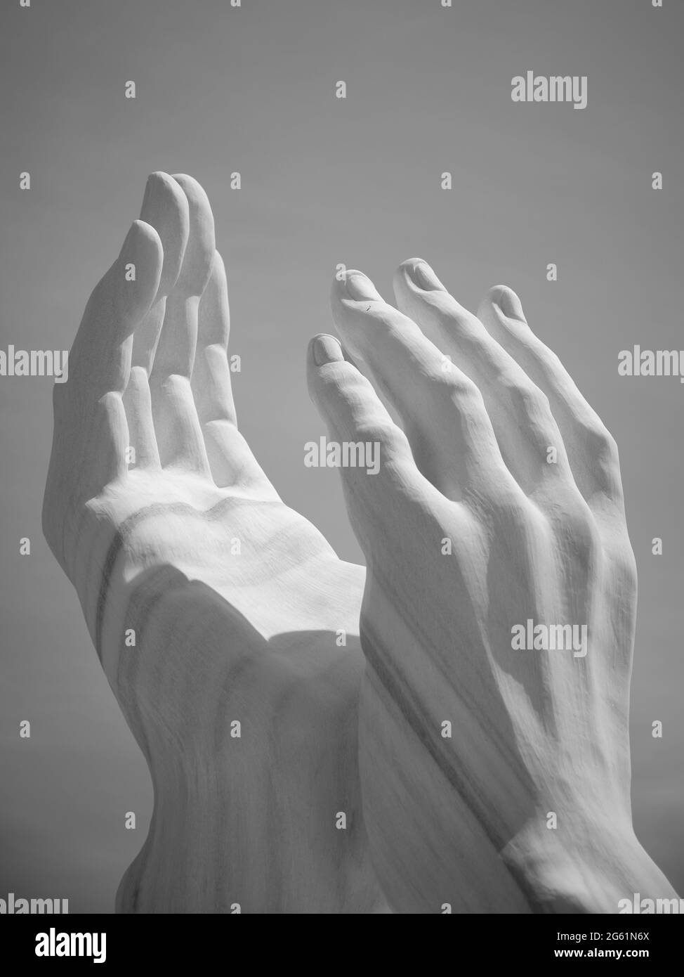 Clapping hands. Sculpture that recognizes the work of health workers and other essential workers to contain the Covid. Malaga, Spain Stock Photo