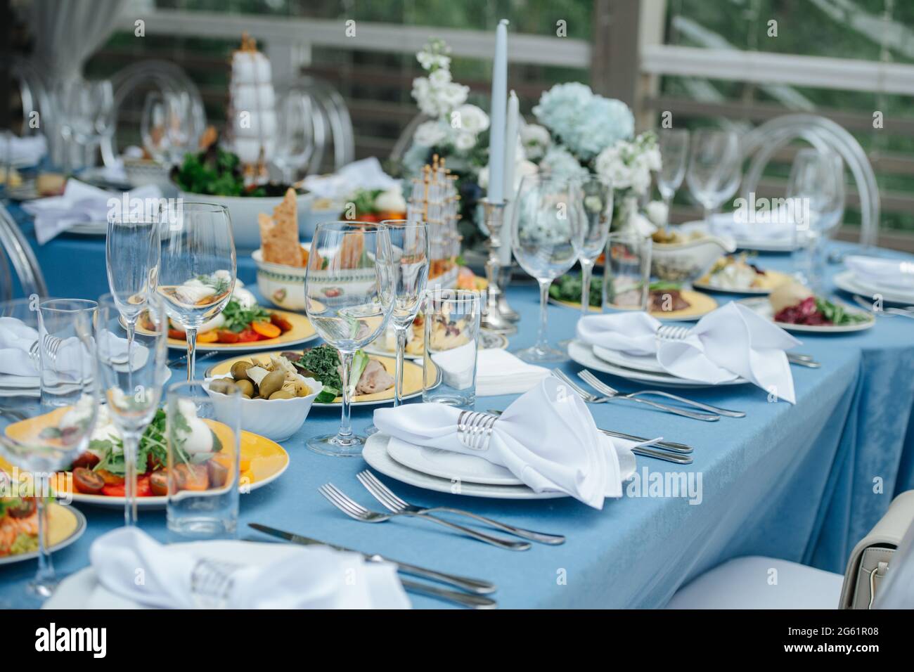 Wedding Linens, Plates, Cups & Wedding Table Settings