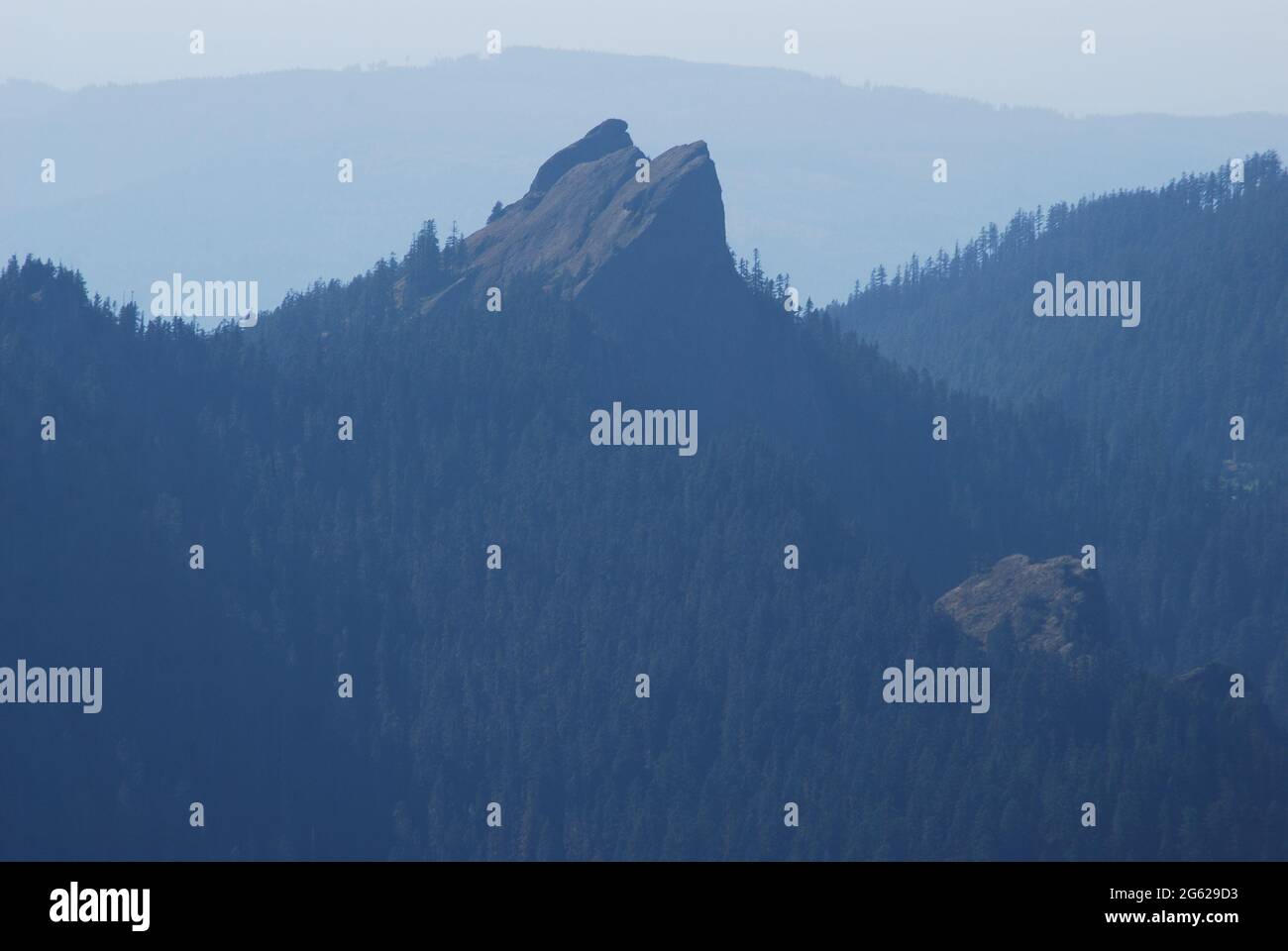 Scenery of the Cascade Mountains Stock Photo - Alamy