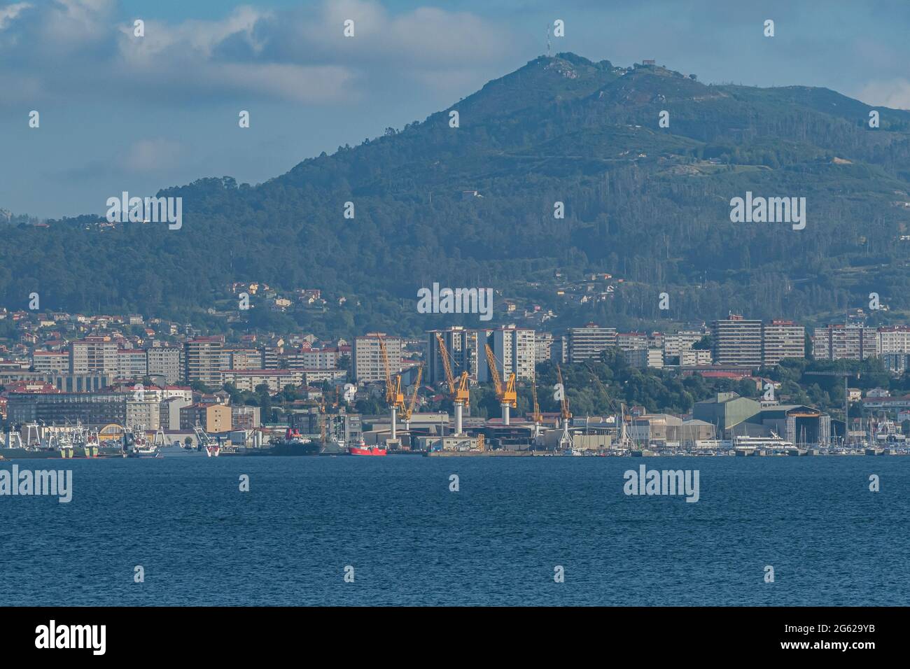 landscape of the ria de vigo with the city and the mountain in the background on a summer afternoon Stock Photo