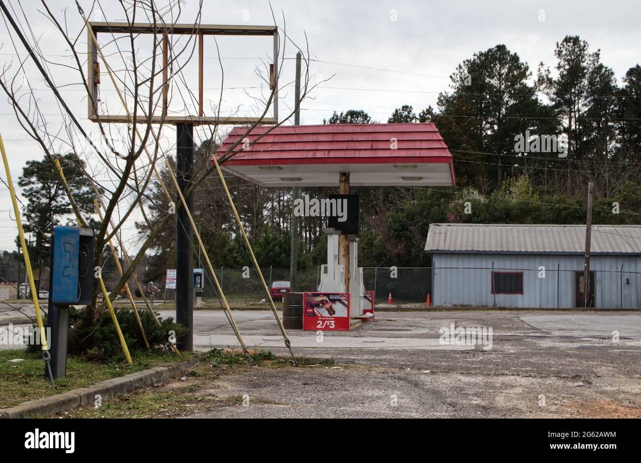 Augusta, Ga USA - 03 06 21: Closed urban gas station and convenience store old vintage blue payphone - Barton Chapel Road Stock Photo