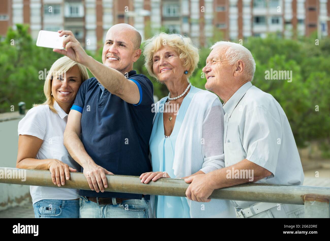 Senior men taking selfie hi-res stock photography and images - Alamy