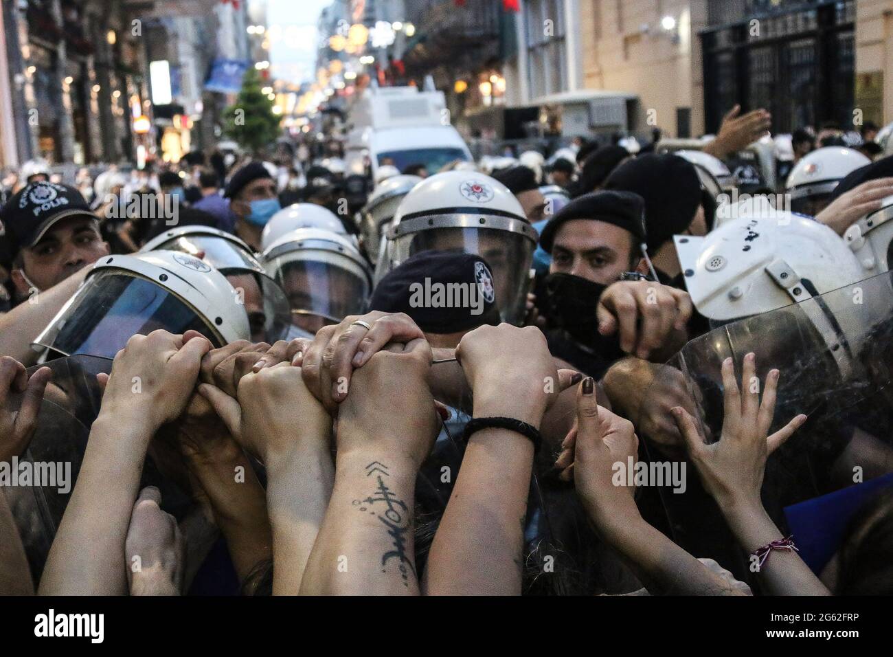 Беспорядки в турции. Стамбул протесты. Протесты в Стамбуле 2013. Протесты в Турции. Митинги протестов в Турции.