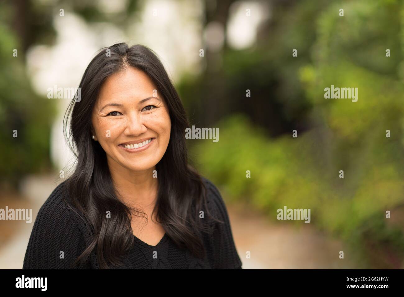 Asian woman mature hi-res stock photography and images - Alamy