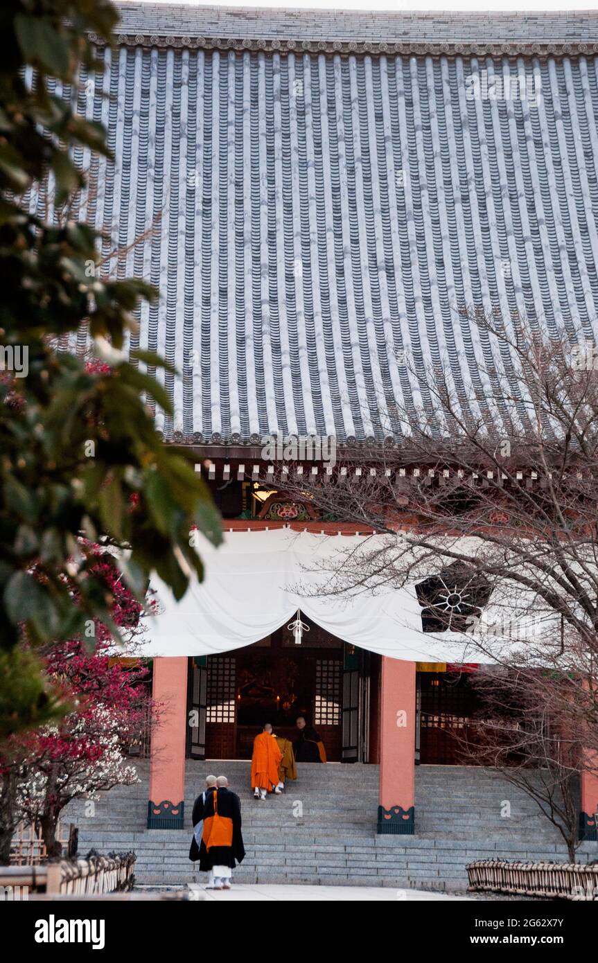 Buddhist monks at the Chishaku Buddhist Temple in Kyoto, Japan. Stock Photo