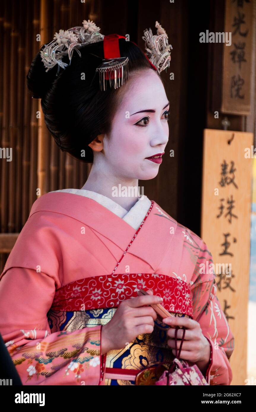 A Japanese Geisha, a female performance artist, in Kyoto, Japan Stock ...