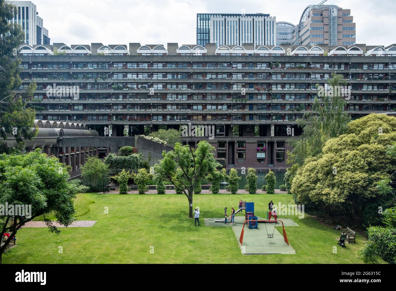 Tower block london 1950s hi-res stock photography and images - Alamy