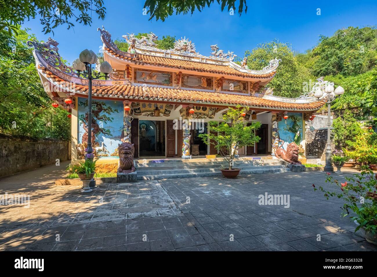 Ngu Hanh Son pagoda, Da Nang city, Vietnam Stock Photo - Alamy