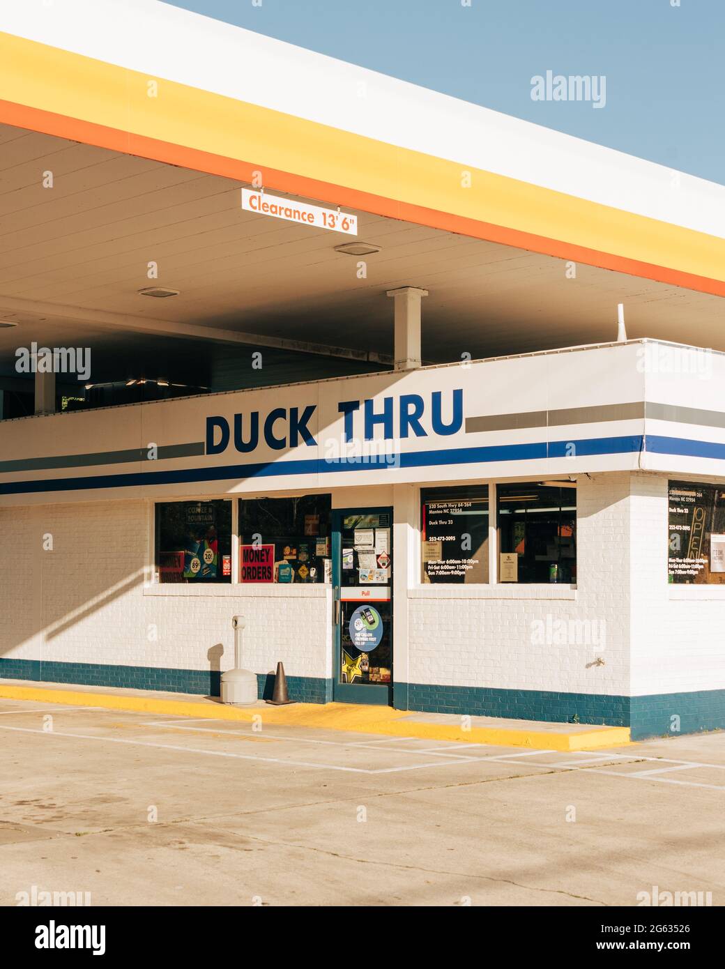 Duck Thru convenience store, in the Outer Banks, North Carolina Stock