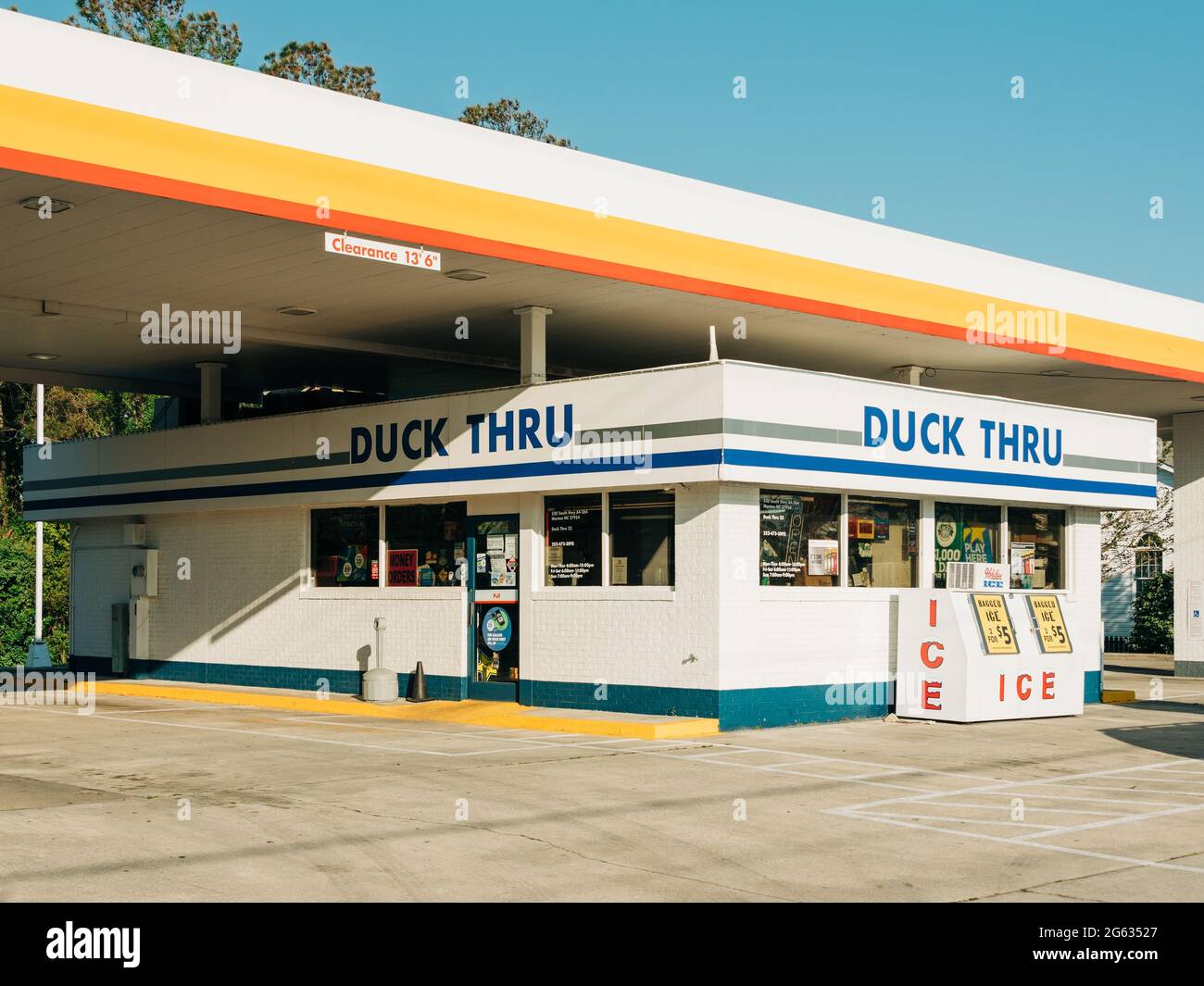 Duck Thru convenience store, in the Outer Banks, North Carolina Stock