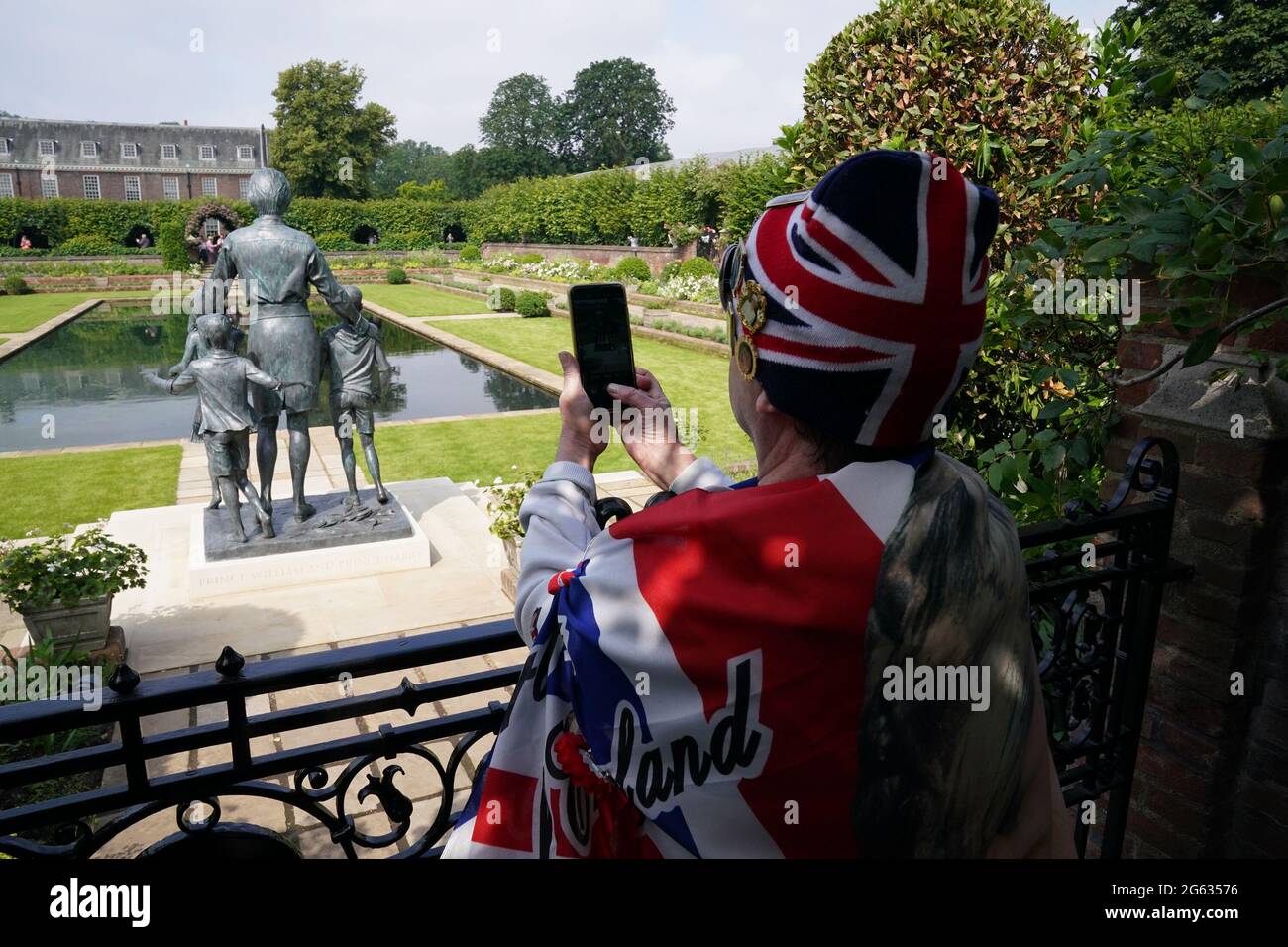 Members of the public view the statue of Diana, Princess of Wales, in