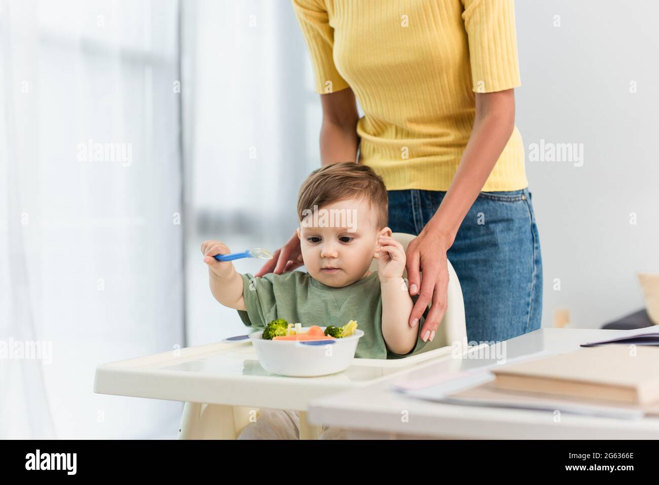 Child with spoon hi-res stock photography and images - Alamy