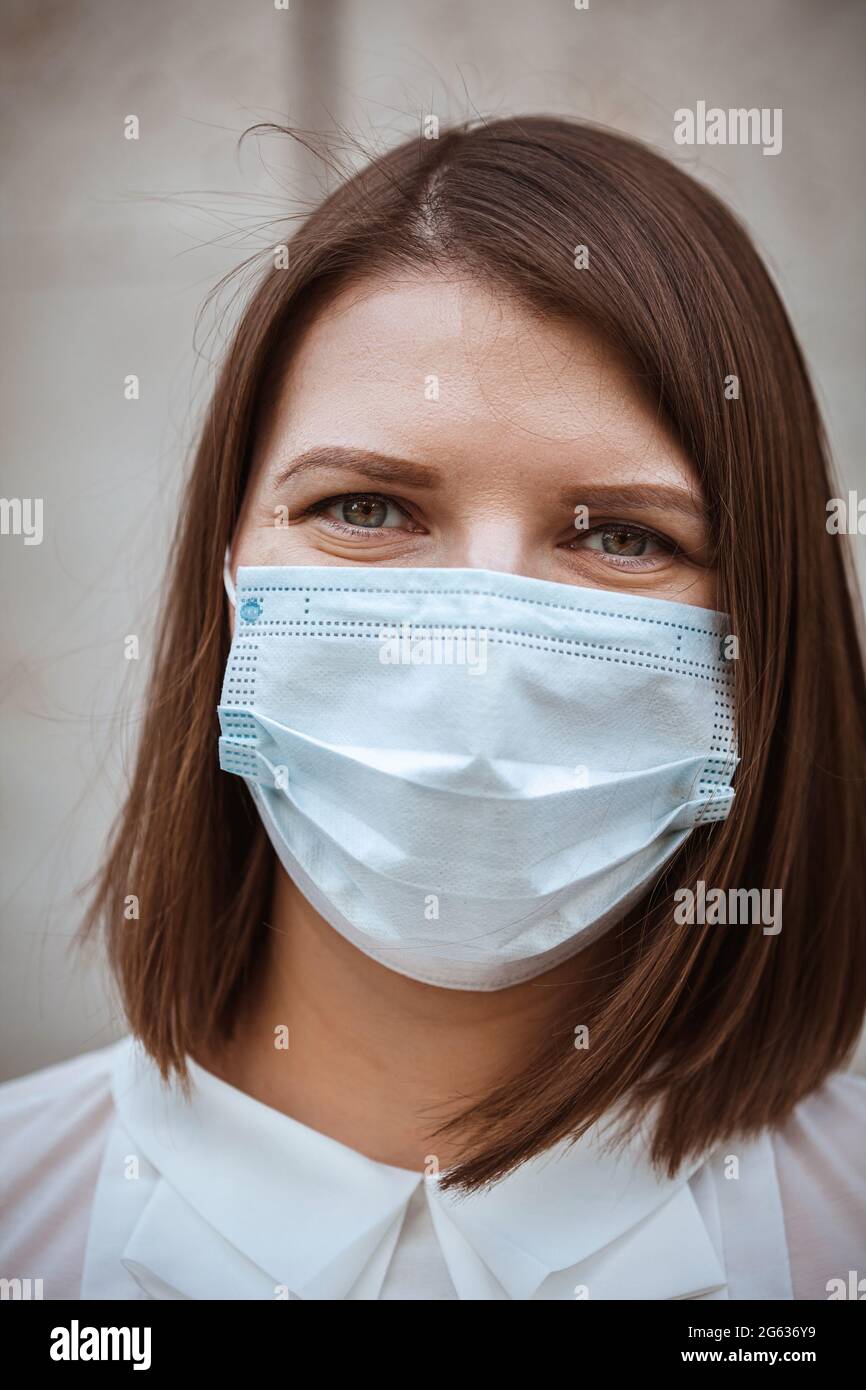 Woman medical mask hi-res stock photography and images - Alamy