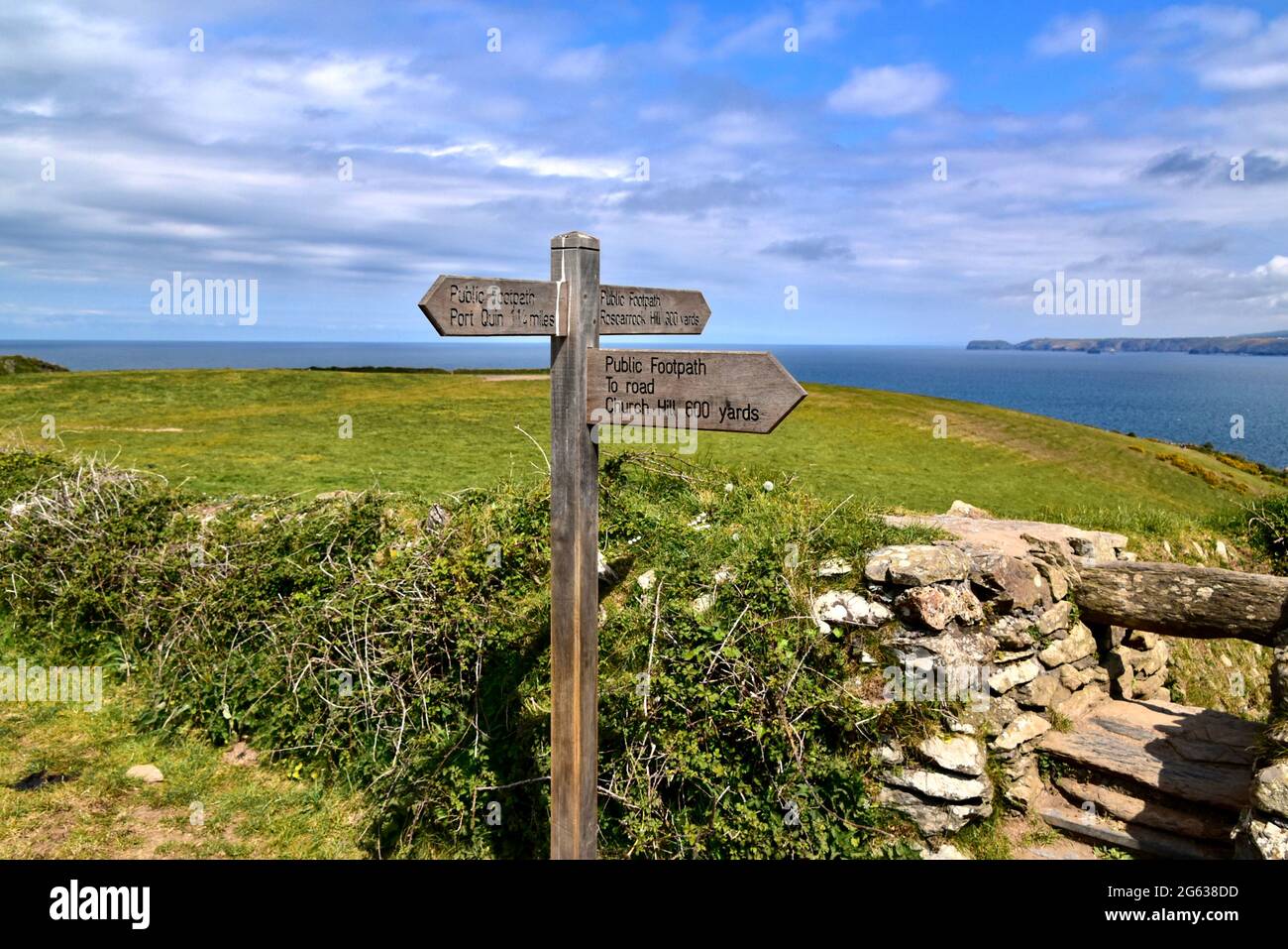 Footpath signpost on the path between Port Isaac and Port Quin. Stock Photo
