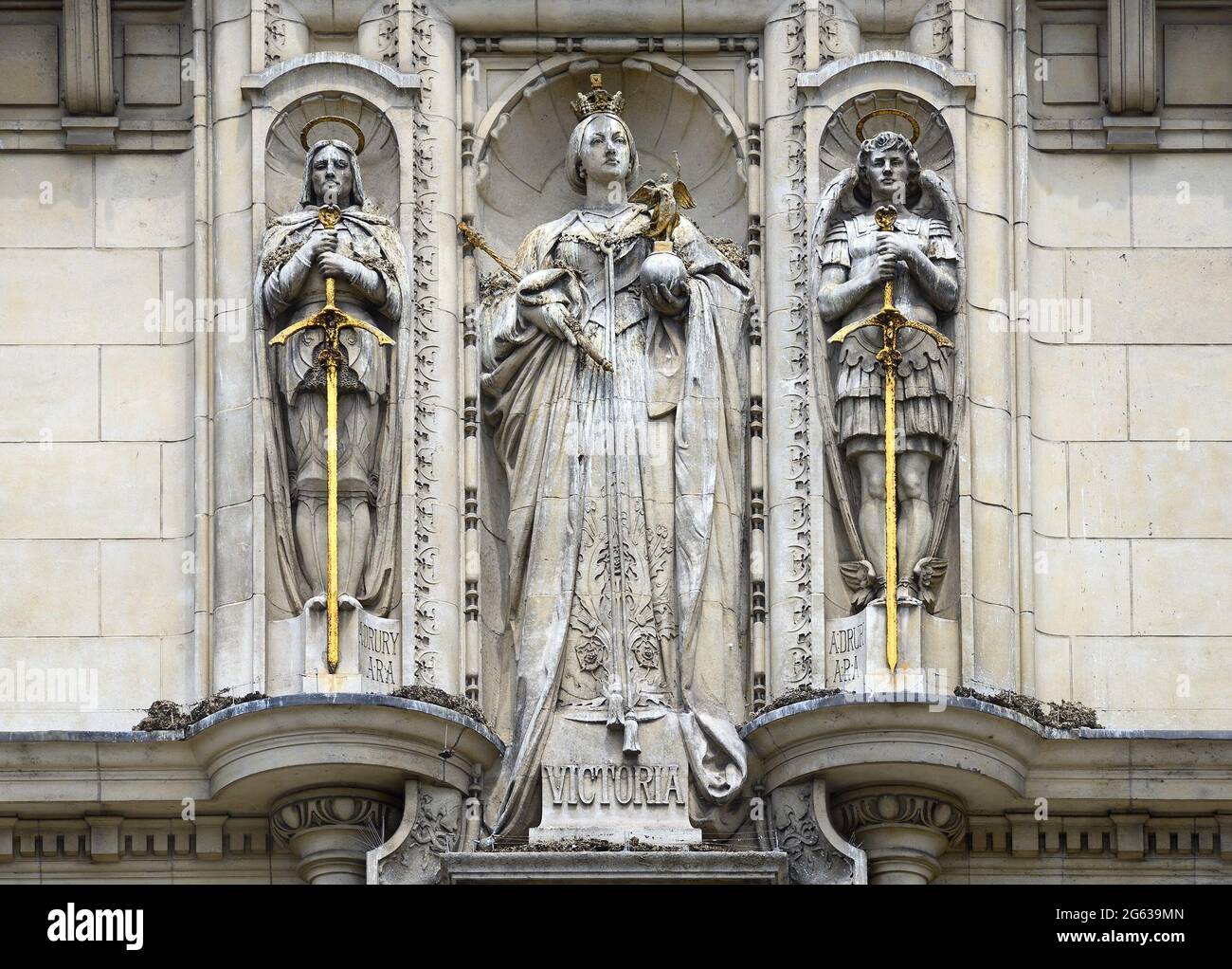 London, England, UK. Statues of Queen Victoria, St George and St Michael (by Alfred Drury) on the Cromwell Road facade of the Victoria and Albert Muse Stock Photo