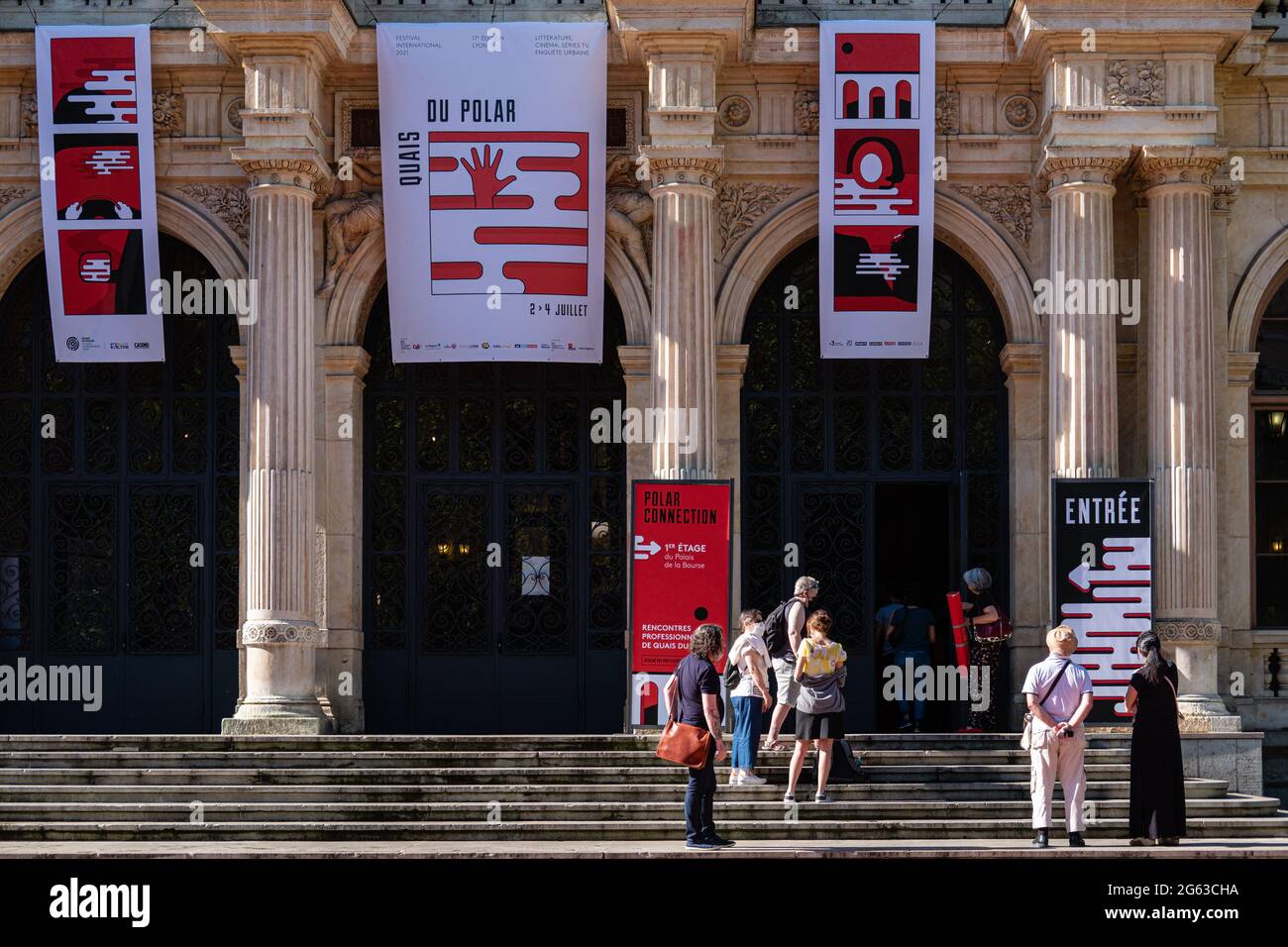 Lyon (France), July 02, 2021. 17th edition of the quais du polar from 02 to 04 July. Public entrance at the Palais de la Bourse. Stock Photo
