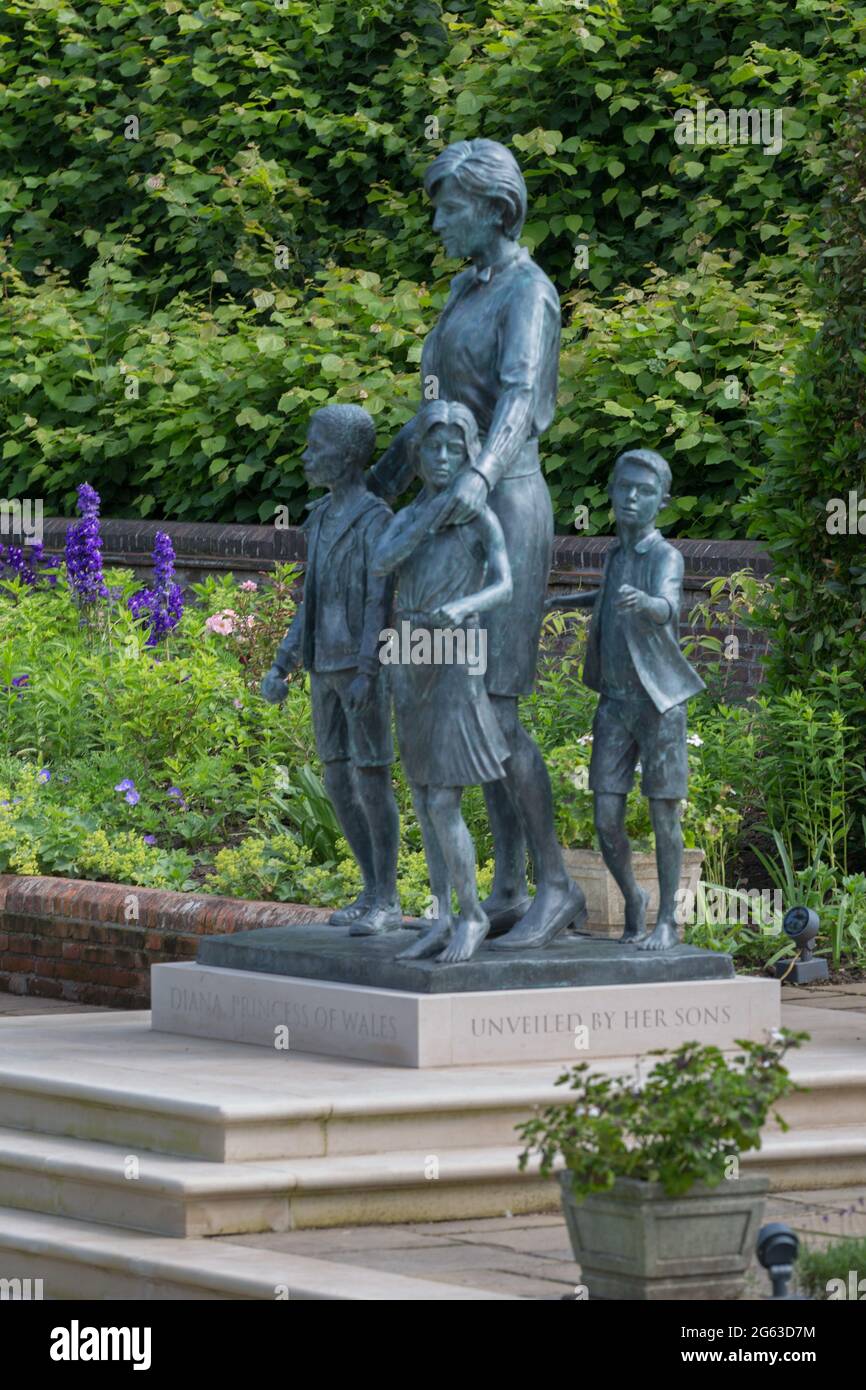 Kensington Palace's Redesigned Sunken Garden for Princess Diana Statue  Photos